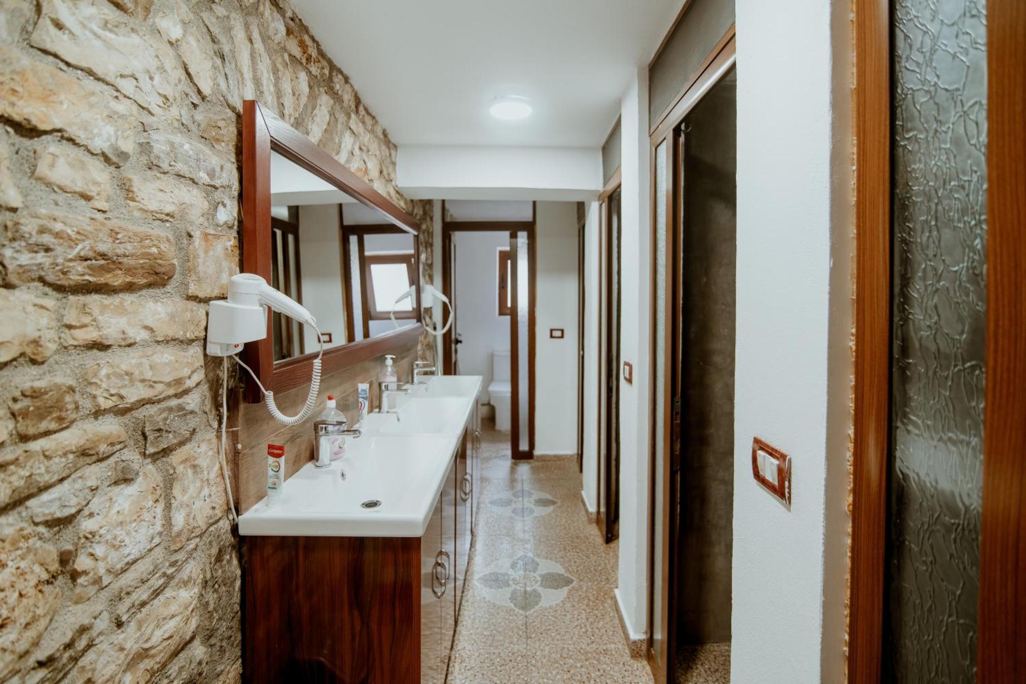 Berat Backpackers Hostel Exterior foto